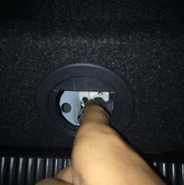 車上的一個小孔可救命 但大多數(shù)司機(jī)都不知道